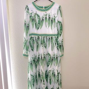 Cute maxi dress size L but fits perfectly a size M (I’m size S and it fits too).